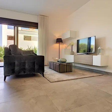Balcon De La Laguna, Ground Floor Apt, Stunning Garden, Pools - By Oyoostays Apartmán