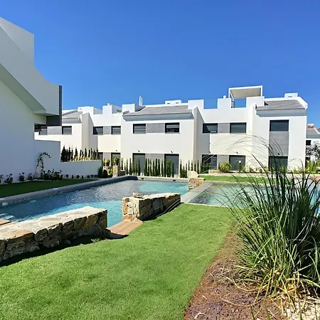 Balcon De La Laguna, Ground Floor Apt, Stunning Garden, Pools - By Oyoostays Apartmán