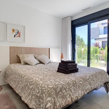 Balcon De La Laguna, Ground Floor Apt, Stunning Garden, Pools - By Oyoostays * Torrevieja