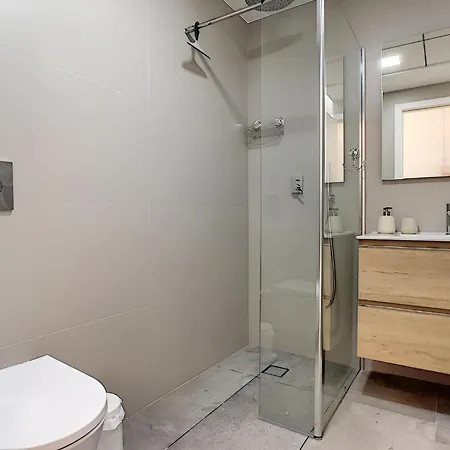 Balcon De La Laguna Ground Floor 3 Bedroom - By Oyoostays *