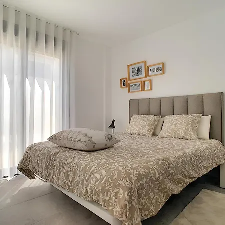 Balcon De La Laguna, Ground Floor Apt, Stunning Garden, Pools - By Oyoostays