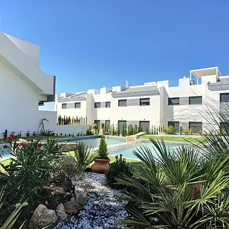 Balcon De La Laguna, Ground Floor Apt, Stunning Garden, Pools - By Oyoostays *